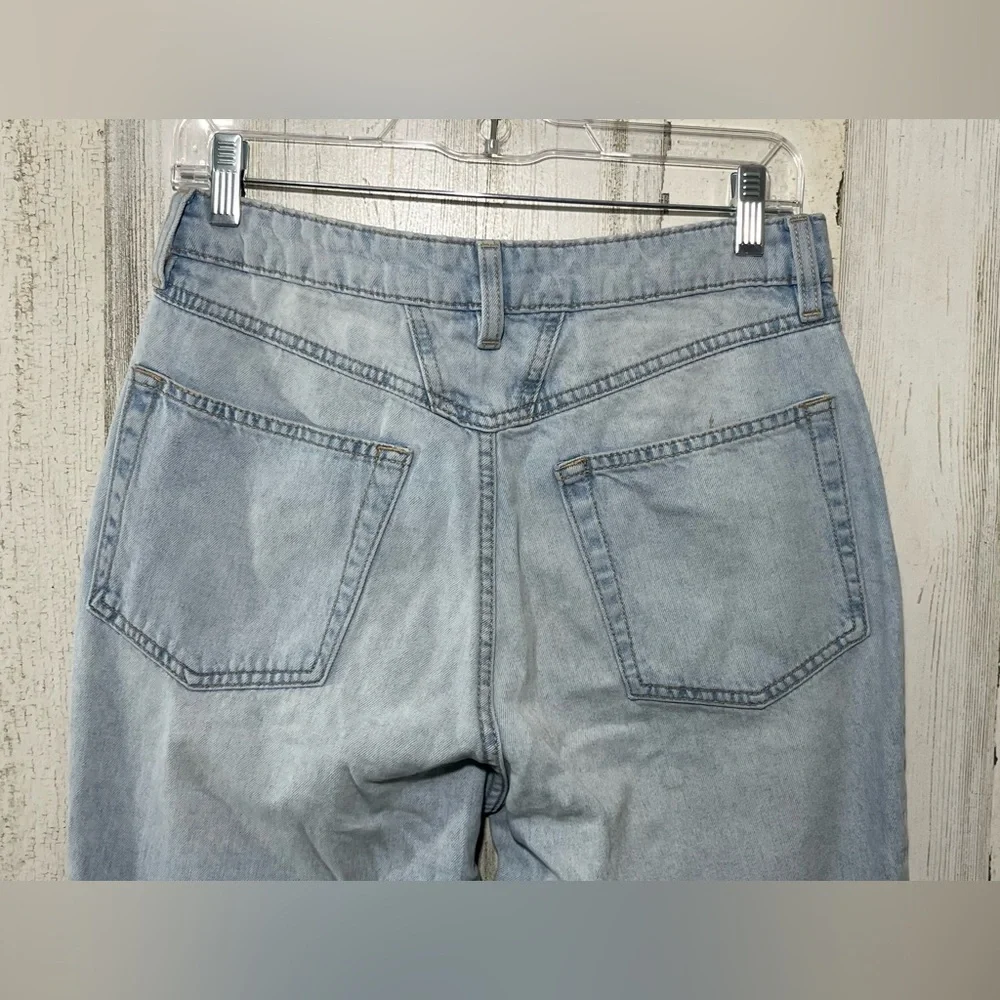Divided by H & M Light wash Jeans High Waisted Vintage look Size 8 - Picture 5 of 9
